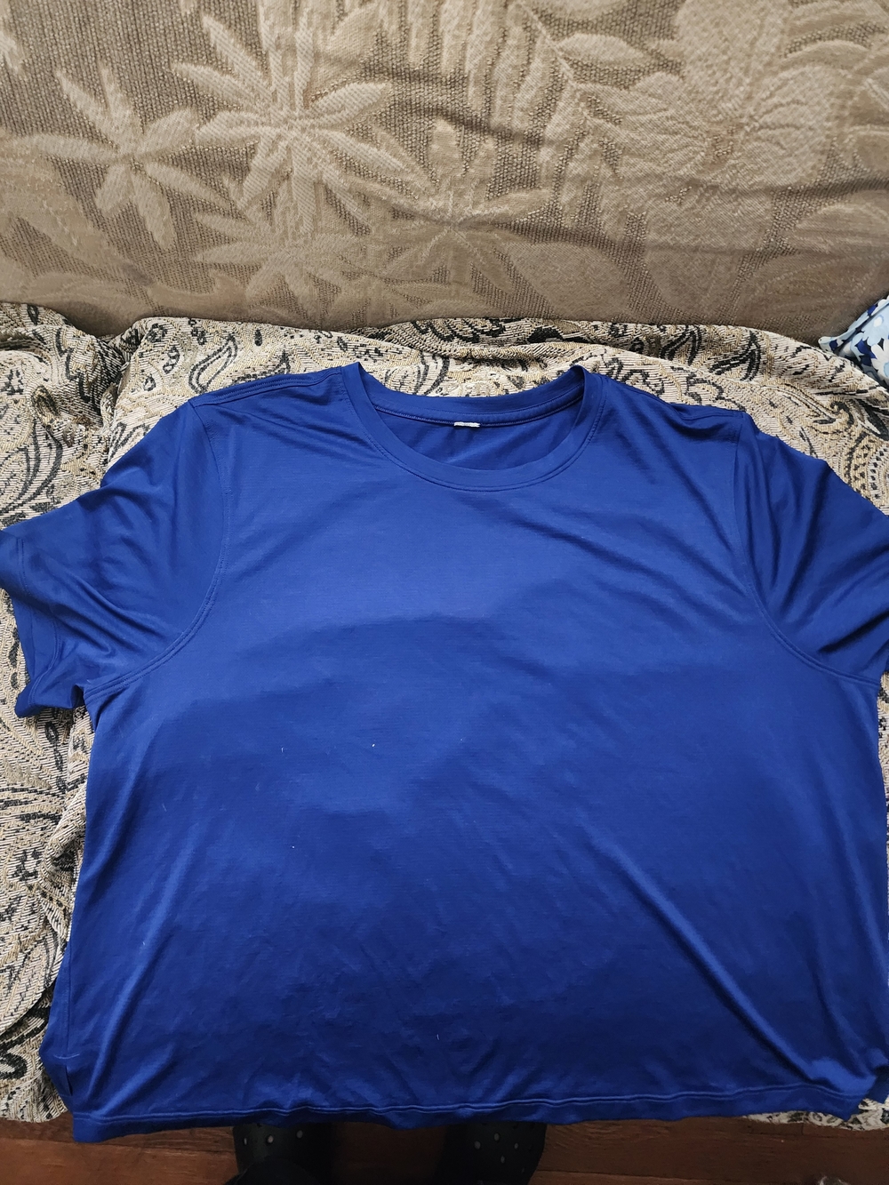 Womens Lululemon. Royal blue. No tag. PTP 21 1/2 Inches. Logo is excellent